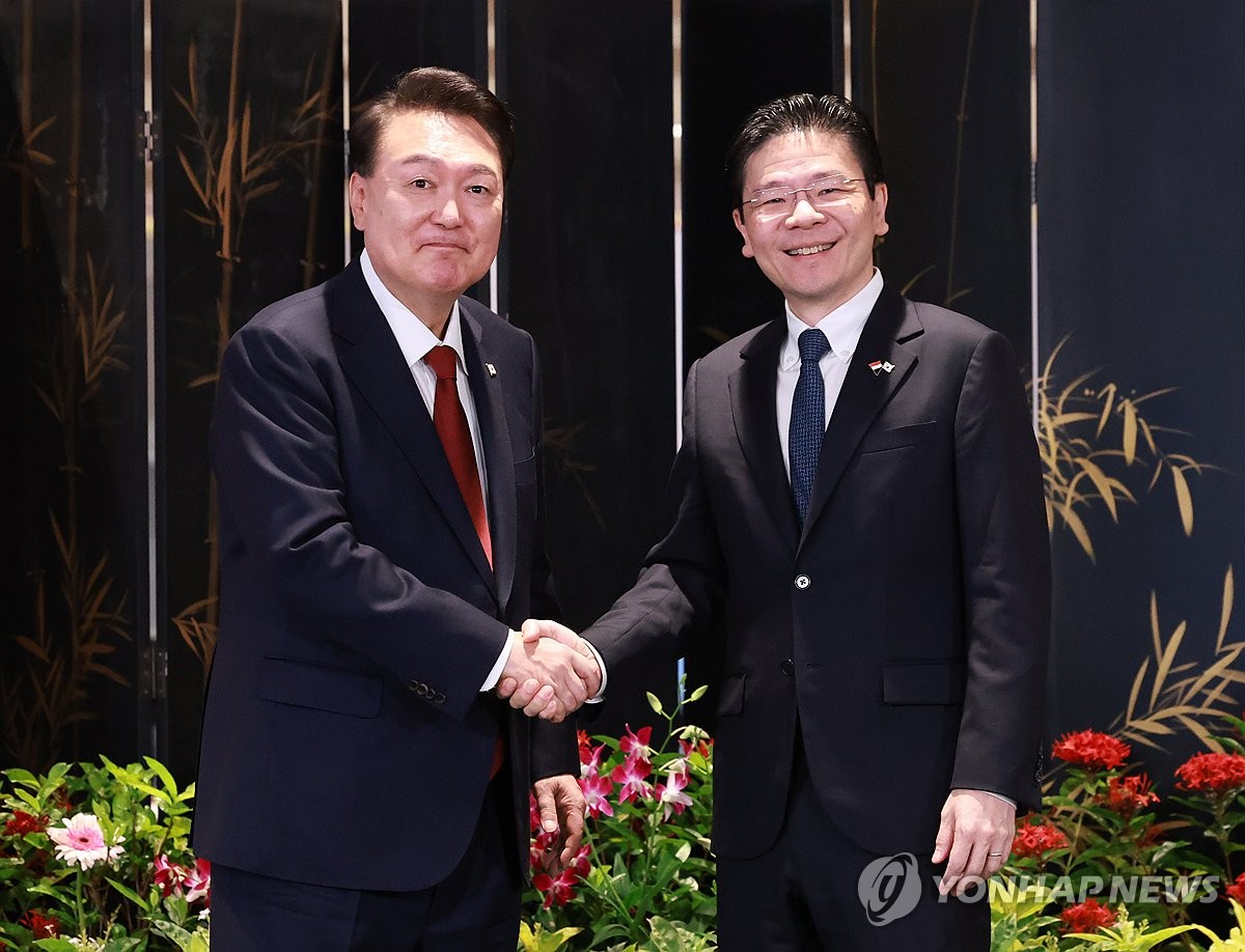 (LEAD) S. Korea, Singapore sign supply chain partnership arrangement