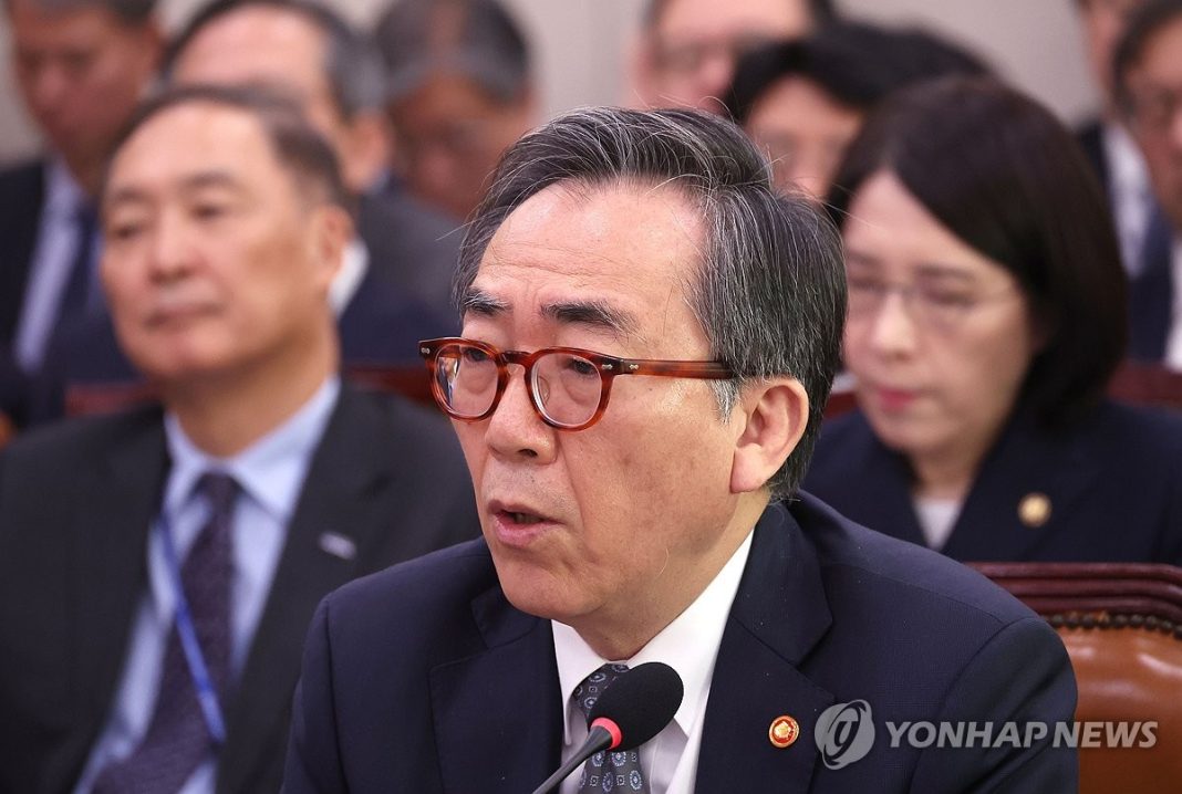 (LEAD) FM Cho says S. Korea won't stand idly by regarding N. Korea's deployment to Russia