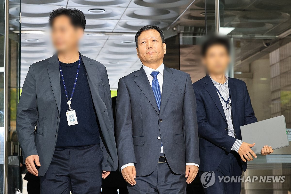 (LEAD) Qoo10 CEO attends court hearing on arrest warrant over massive payment delays