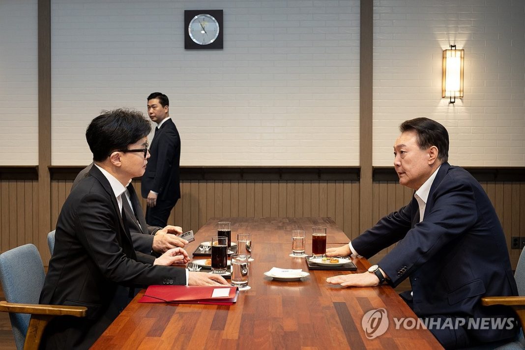 (LEAD) Yoon promises to consider personnel reshuffle if aides are found misusing influence