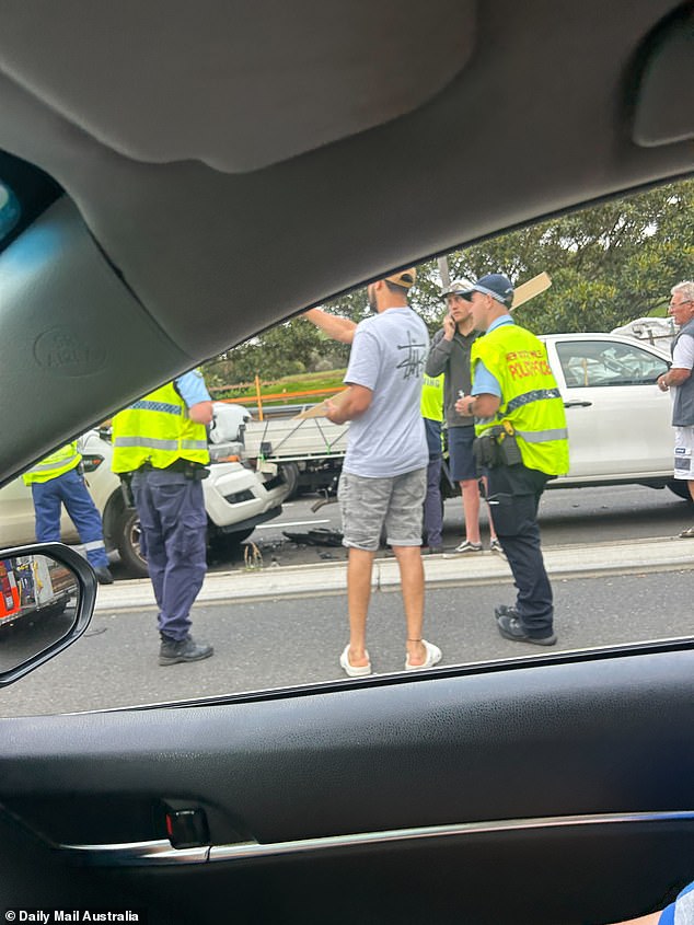 Los servicios de emergencia acudieron rápidamente a Anzac Parade, cerca de Centennial Park, Sydney, después de que un automóvil y una ute se estrellaran.