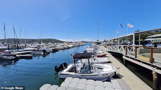 Los servicios de emergencia fueron llamados al barco luego de informes de preocupación por el bienestar en Pittwater, cerca de la isla de Escocia, en el norte de Sydney (en la foto), alrededor de las 2:55 p.m. del 9 de octubre.