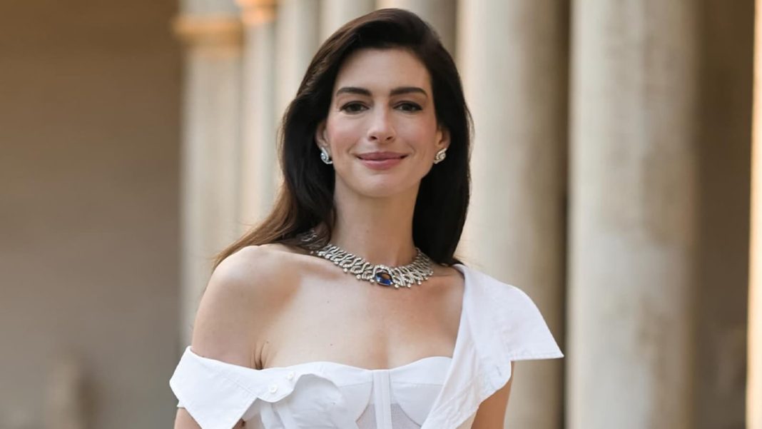 Anne Hathaway dice que interrogar a personas sobre cirugía plástica es como 