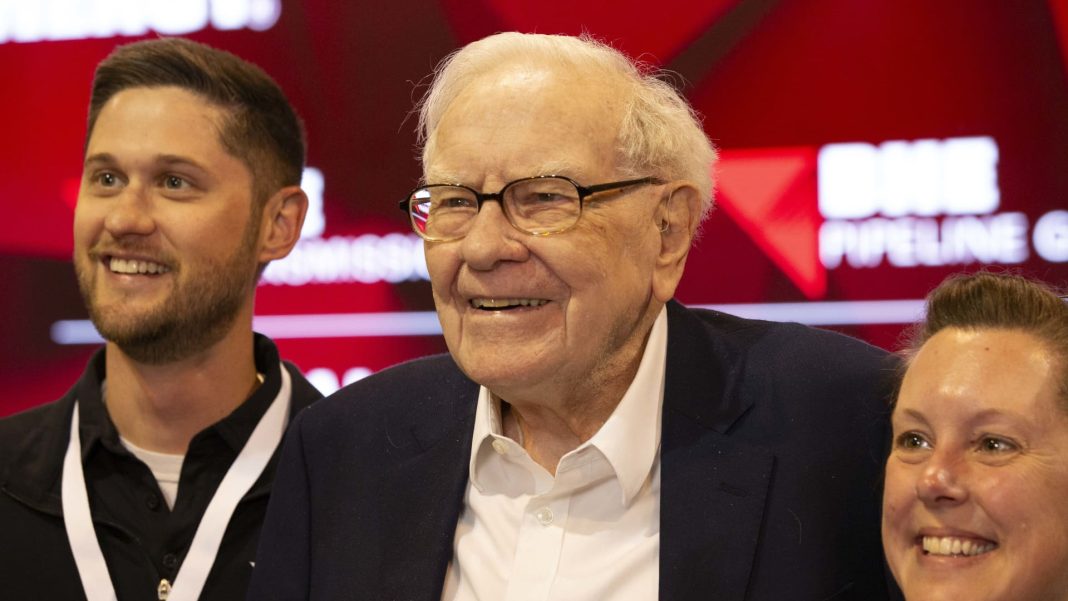 Berkshire Hathaway de Warren Buffett aumenta su participación en SiriusXM al 32% después del acuerdo con Liberty
