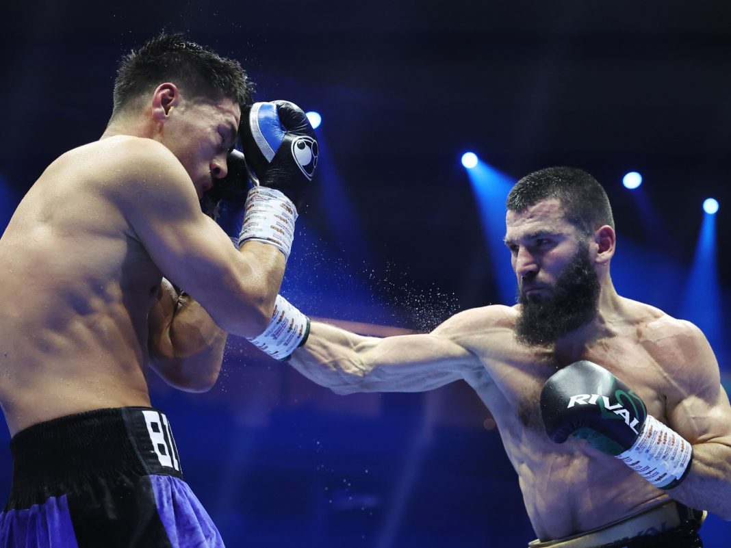 Beterbiev se corona campeón mundial indiscutible de peso semipesado del boxeo
