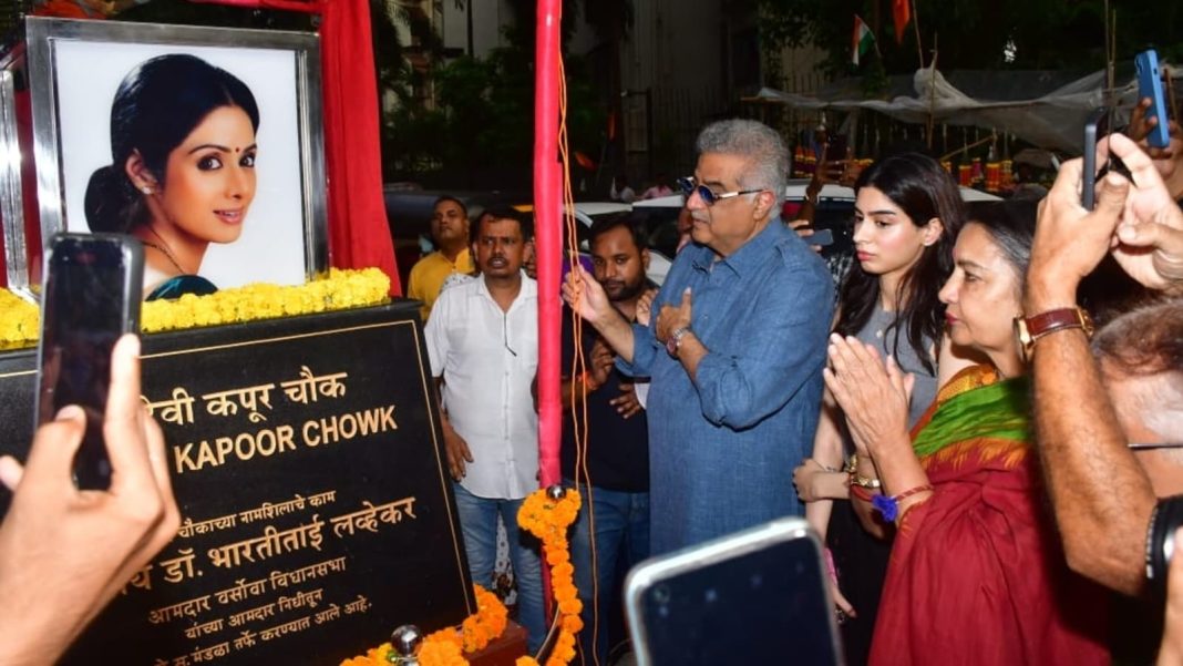 Boney Kapoor y Khushi Kapoor inauguran a Sridevi Chowk en Mumbai 6 años después de su muerte. Mirar
