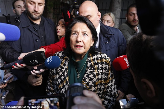 La presidenta de Georgia, Salomé Zourabichvili (en la foto), dijo que no reconocía el resultado de las elecciones y llamó a los manifestantes a salir a las calles.