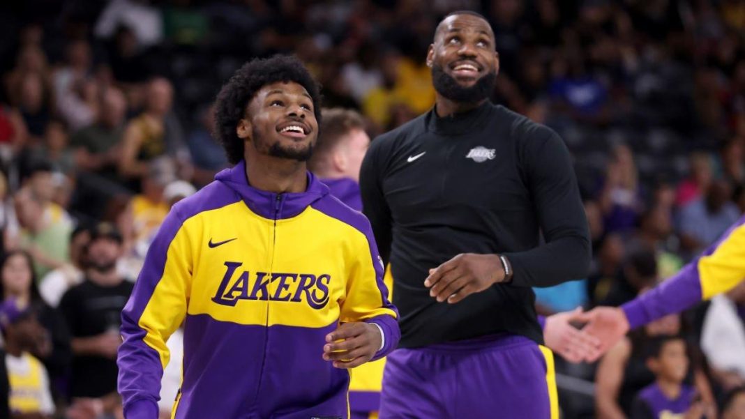 Bronny y LeBron James podrían hacer historia en la NBA tan pronto como la noche inaugural de los Lakers, según un informe
