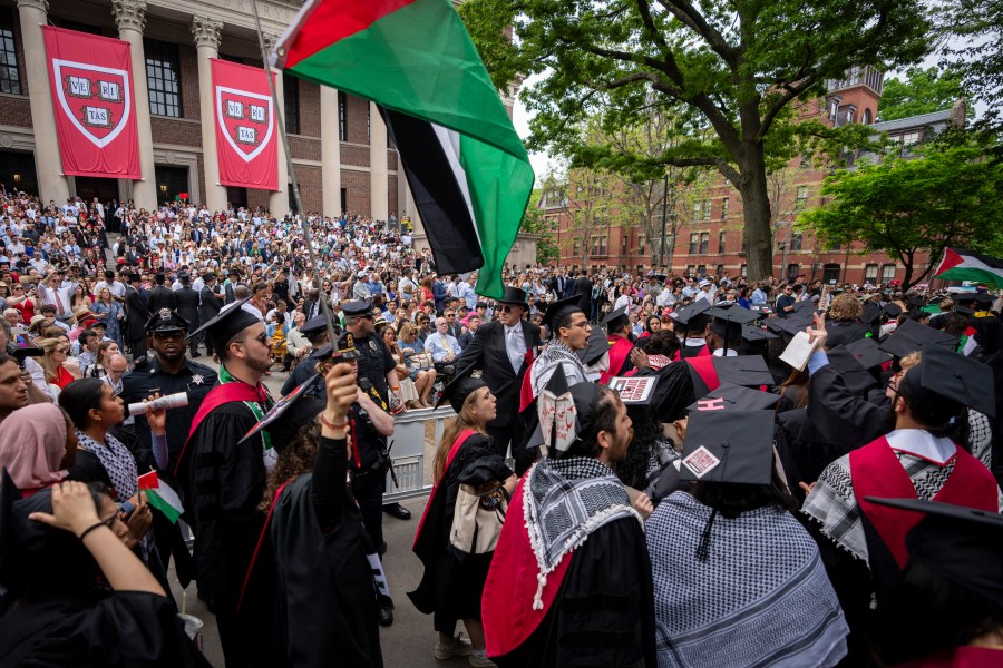 Caen las donaciones a Harvard; Exalumnos cortaron lazos por protestas contra Israel
