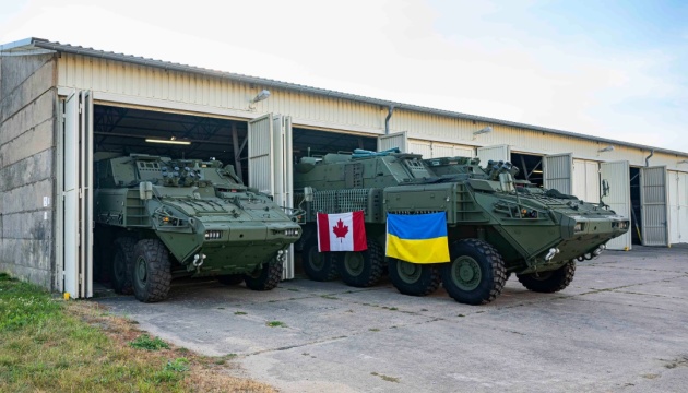 Canadá entrega un lote de vehículos blindados de transporte de tropas a Ucrania
