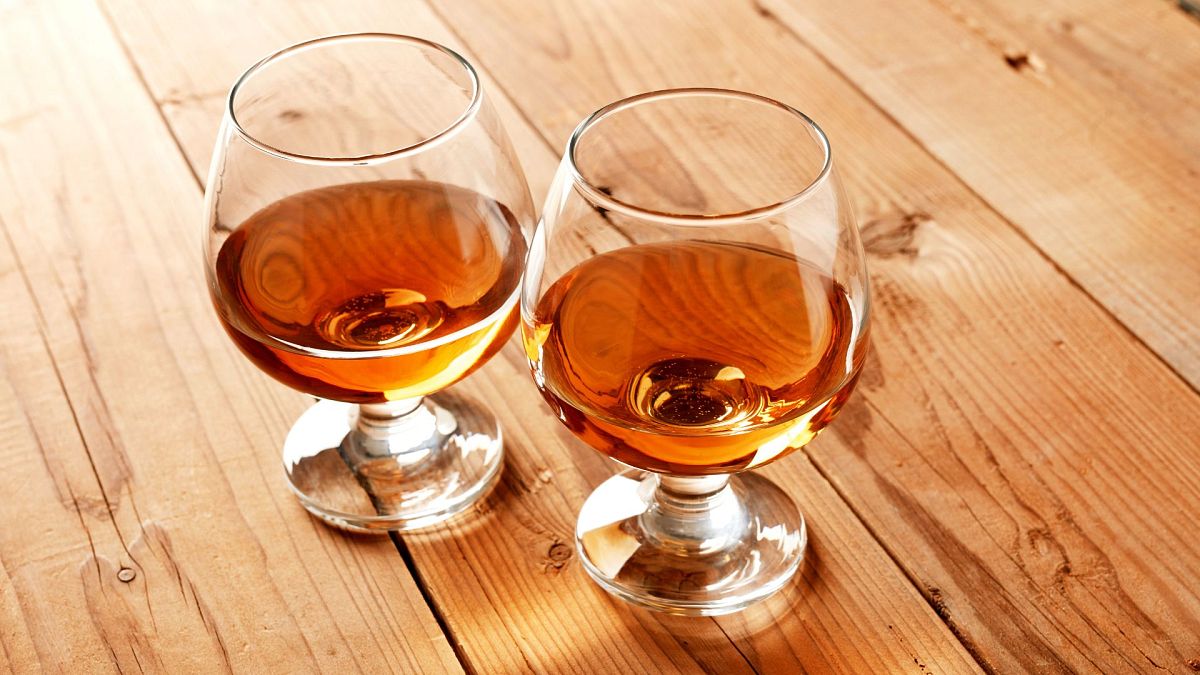 China apuesta a fuego lento con un impuesto antidumping al brandy para Europa
