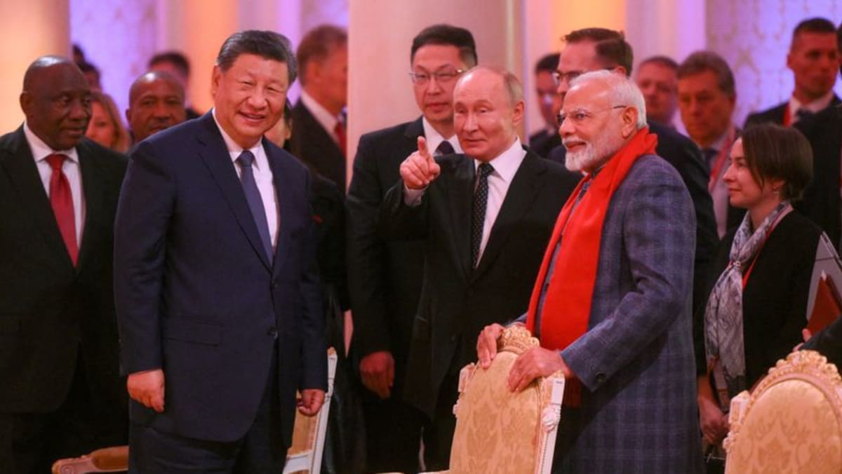 China e India deberían impulsar la comunicación y gestionar las diferencias, dice Xi a Modi
