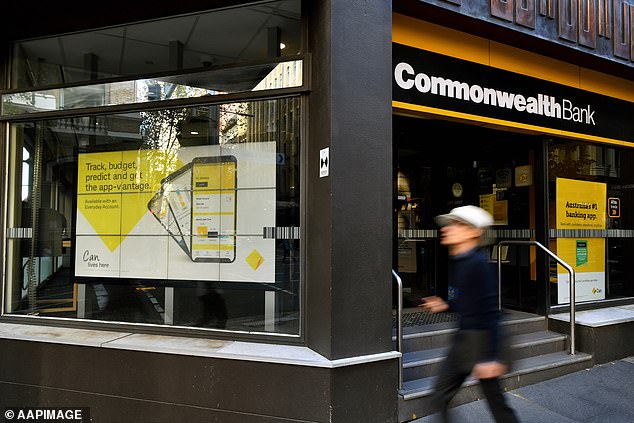 El Commonwealth Bank aconseja ahora a los prestatarios que abandonen sus esperanzas de un recorte de tipos antes de Navidad a pesar de una gran caída de la inflación.