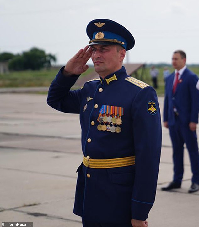 Se cree que el coronel Sergei Atroshchenko, del 960.º Regimiento de Aviación de Asalto de Rusia, dio la orden a un par de aviones de combate rusos de bombardear el teatro de Mariupol el 16 de marzo de 2022.