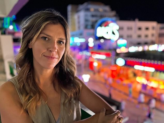 La periodista Ellie Flynn trabajó de incógnita para un nuevo documental de Channel 4 que documenta los peligros que enfrentan las mujeres durante sus vacaciones en el destino de fiesta Magaluf.