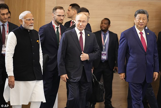 Vladimir Putin recibió al presidente de China, Xi Jinping, y al primer ministro de la India, Narendra Modi, en una conferencia en la ciudad rusa de Kazán la semana pasada.