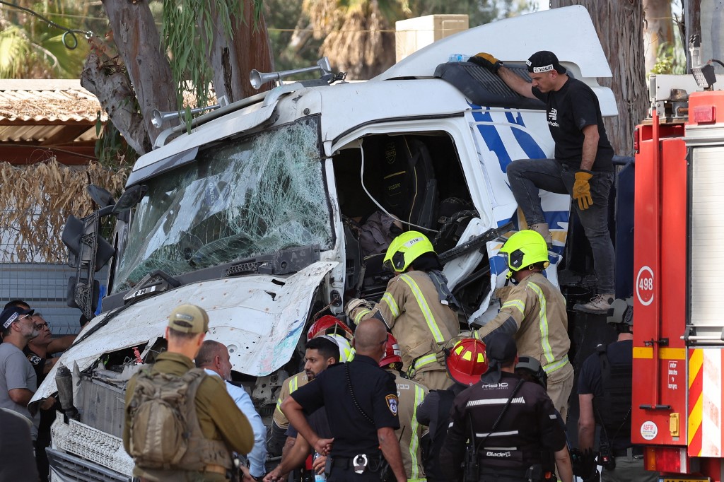 Decenas de heridos en un ataque con embestida cerca de Tel Aviv
