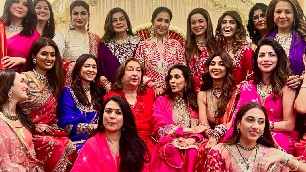 Dentro de Karwa Chauth repleta de estrellas de Sunita Kapoor con Shilpa Shetty, Raveena Tandon y Mira Rajput. Mirar
