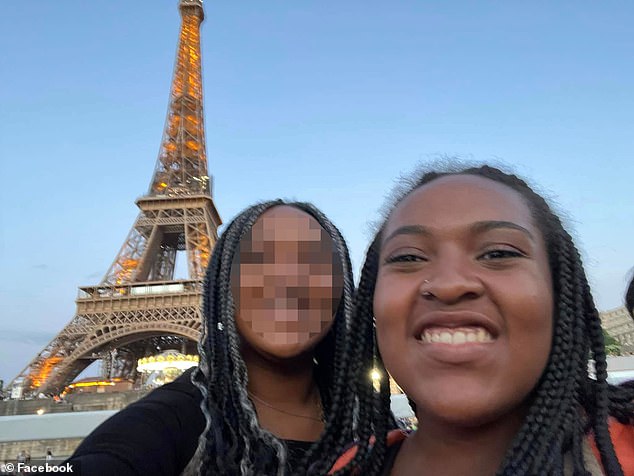 Kaci Sloan, de 19 años, en sus vacaciones de verano de 2022 en la capital francesa con su hermana MacKenzie