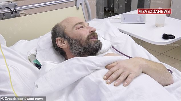 Mikhail Pichugin, de 45 años, se recupera en un hospital de la ciudad rusa de Magadan tras su terrible experiencia en el mar de Ojotsk, días después de su milagroso rescate más de dos meses después de zarpar por primera vez.