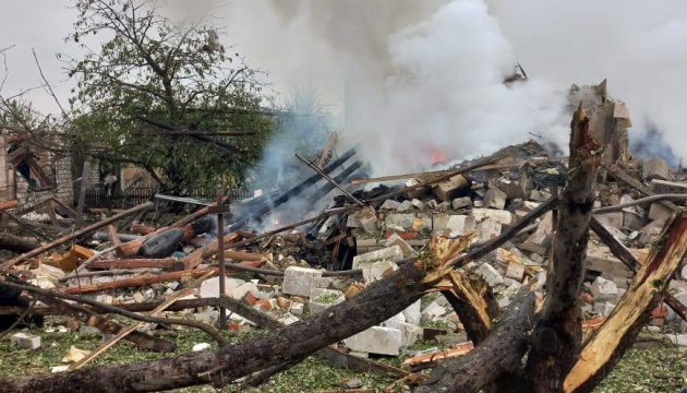 Dos muertos al caer una bomba rusa en una aldea en la región de Járkov
