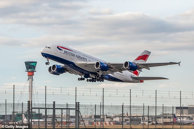 El incidente ocurrió mientras los pasajeros esperaban en la Terminal 5 de Heathrow para abordar el vuelo BA191 con destino a Austin, Texas, el 28 de octubre (imagen de archivo del avión despegando en Heathrow)