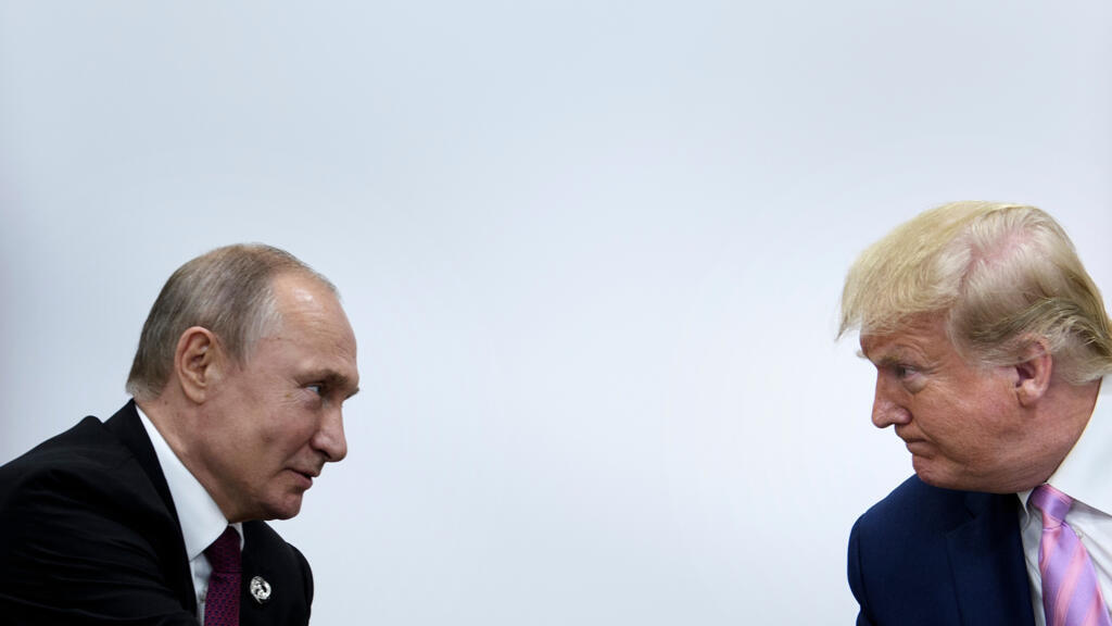 El Kremlin niega informe sobre llamada telefónica privada de Trump y Putin después de la invasión de Ucrania
