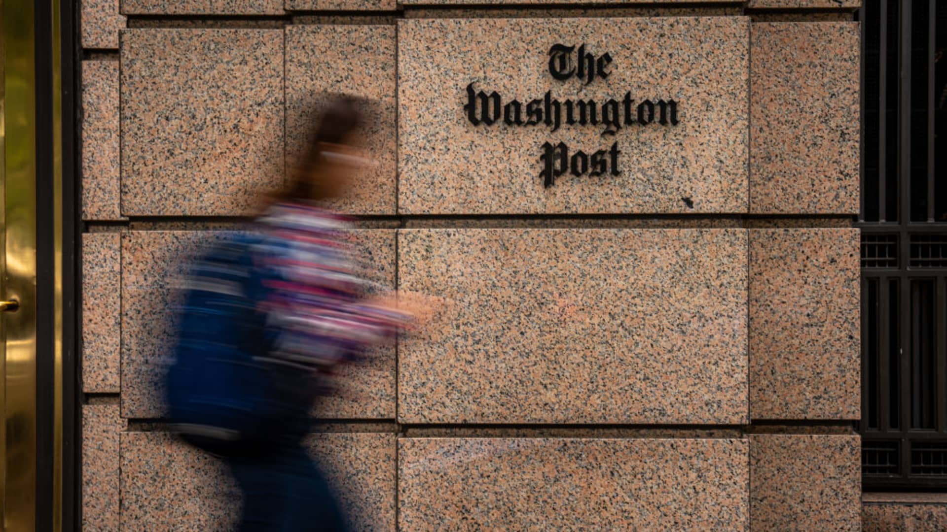 El Washington Post pierde 200.000 suscripciones digitales, miembros del consejo editorial por veto de respaldo
