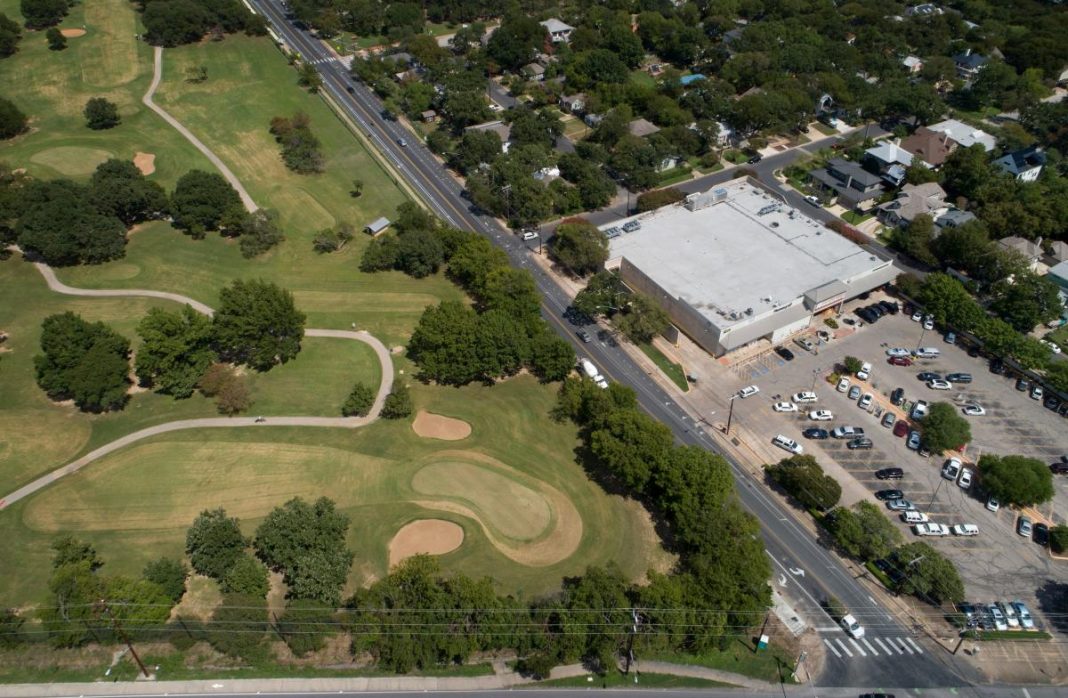 El campo de golf municipal Lions celebra su centenario en un evento de Austin
