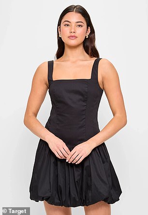 El vestido cuesta $60 en Target.