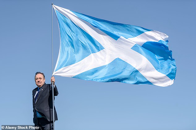 El ex MSP Alex Salmond inicia la campaña de ALBA Lothian con los candidatos de ALBA Lothian en Edimburgo