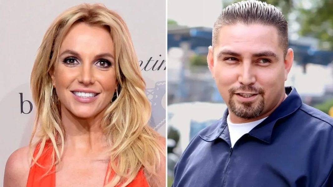 El novio de Britney Spears, Paul Soliz, está haciendo que la estrella del pop aleje a su familia 'alimentando su ego': Informe
