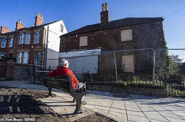 Un nuevo asiento instalado en Shirehampton, Bristol, ciertamente no es un banco con vistas