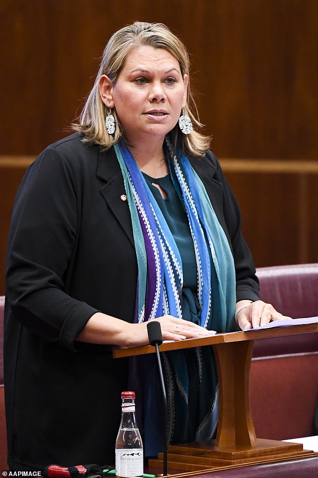 Varios empleados que trabajan bajo Dorinda Cox, la senadora de los Verdes por Australia Occidental, han presentado quejas formales sobre el tiempo que pasaron en su oficina, y uno de ellos alegó que tuvieron pensamientos suicidas.