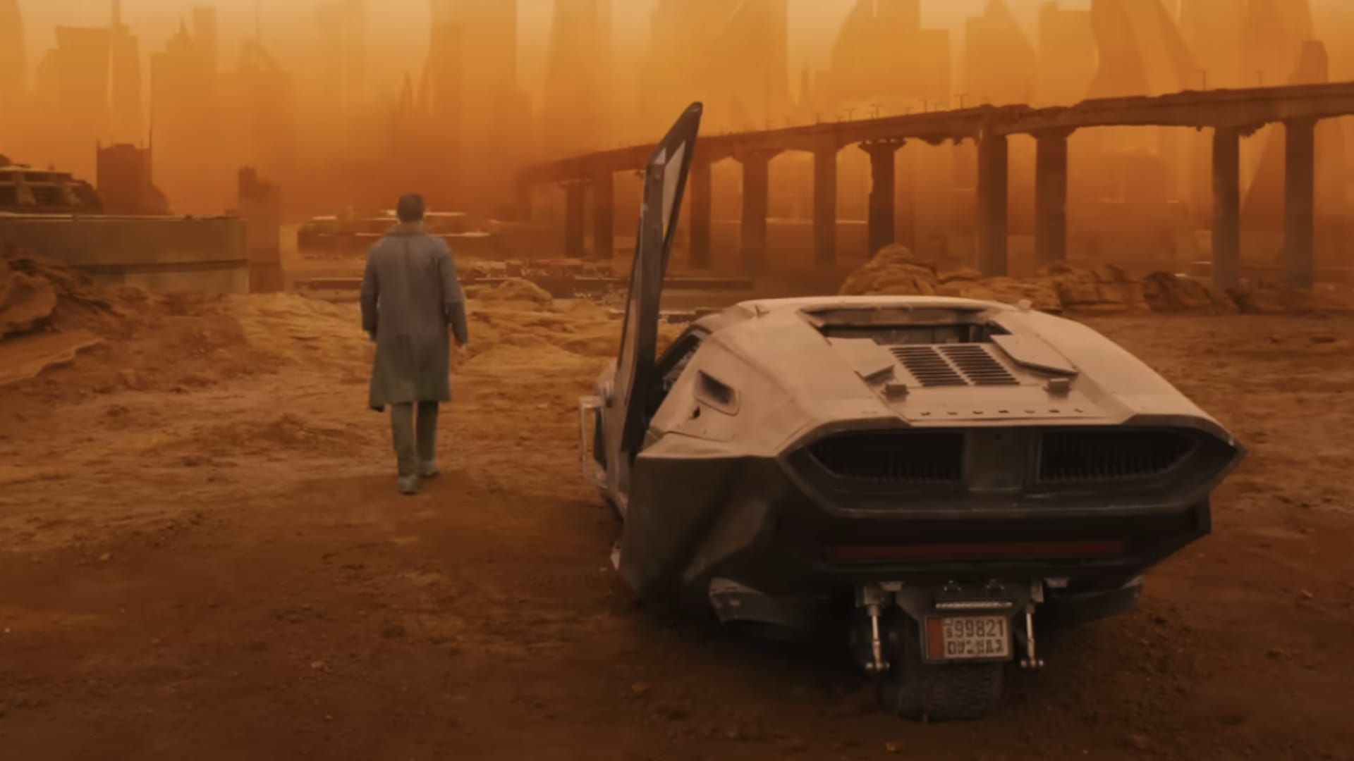 Elon Musk, Tesla y WBD demandados por supuesta estafa de IA de 'Blade Runner 2049' para la promoción de Cybercab
