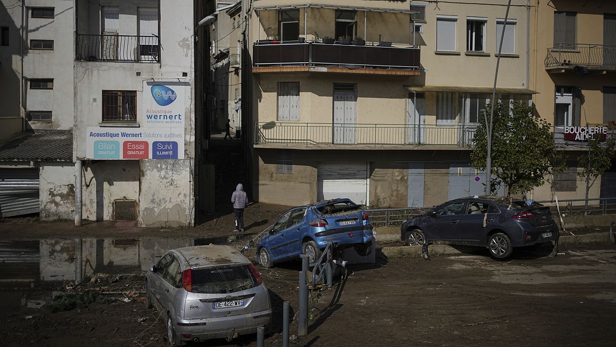 En marcha la limpieza tras las graves inundaciones en el centro de Francia
