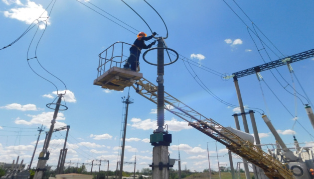 Equipos eléctricos dañados en Jersón por bombardeos rusos
