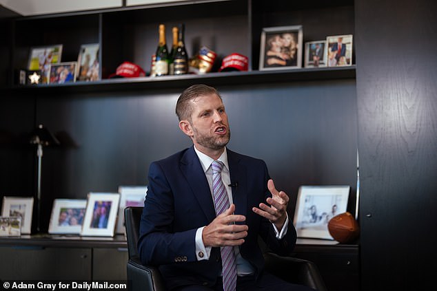 Eric Trump habla con el Daily Mail en su oficina en Palm Beach, Florida, el jueves.