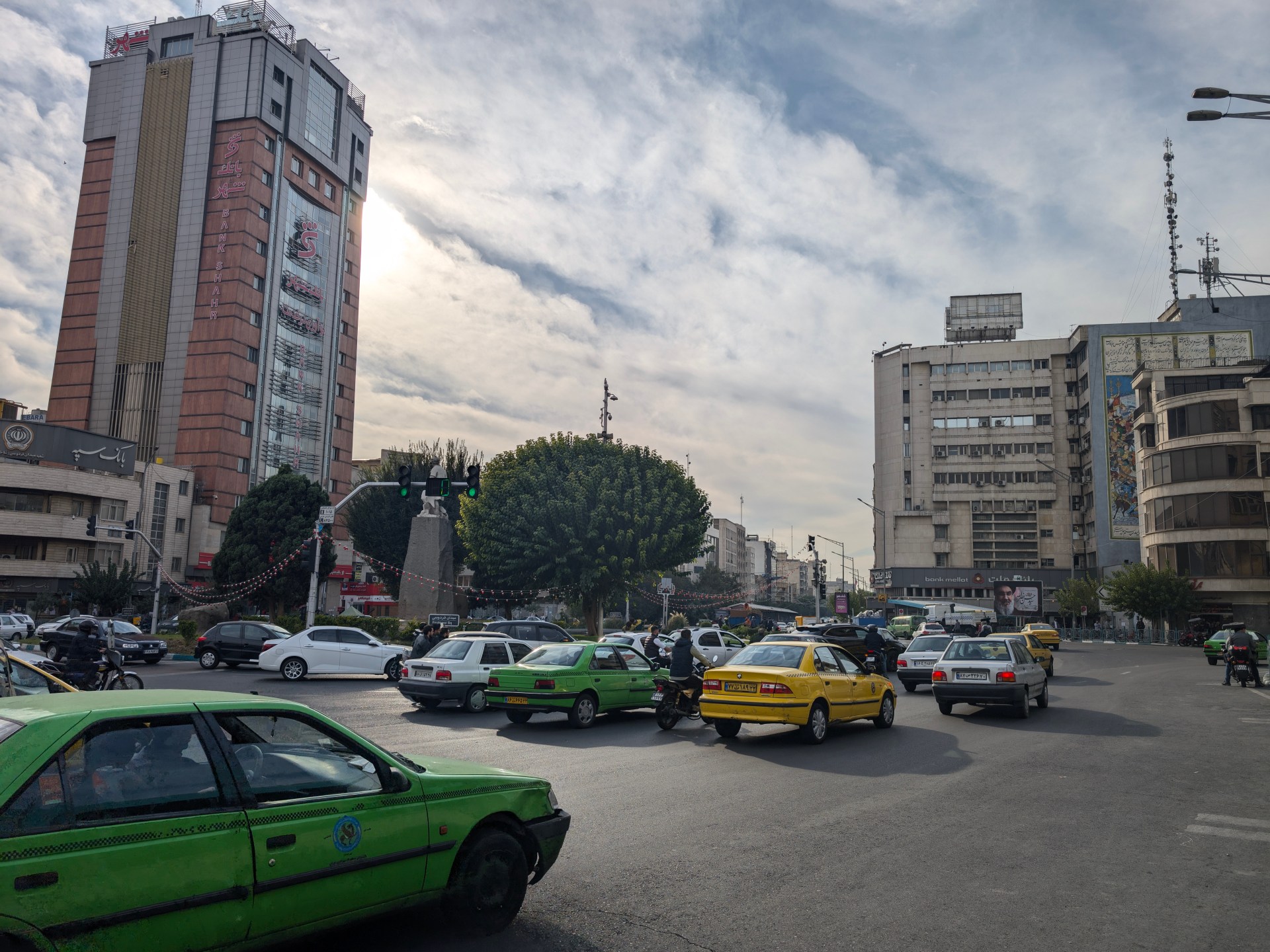 Esperado, pero estresante. Cómo reaccionaron los iraníes ante el ataque de Israel
