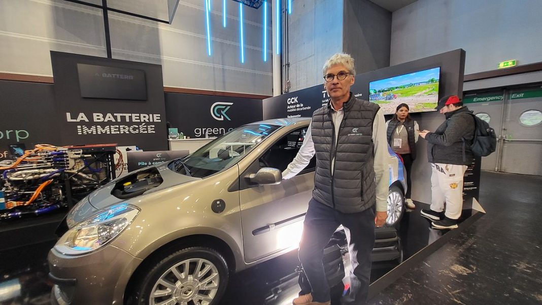 Esta startup francesa puede convertir tu coche en un vehículo eléctrico híbrido en un día
