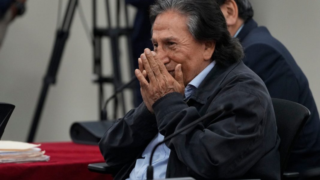 Expresidente peruano condenado a más de 20 años por caso de sobornos
