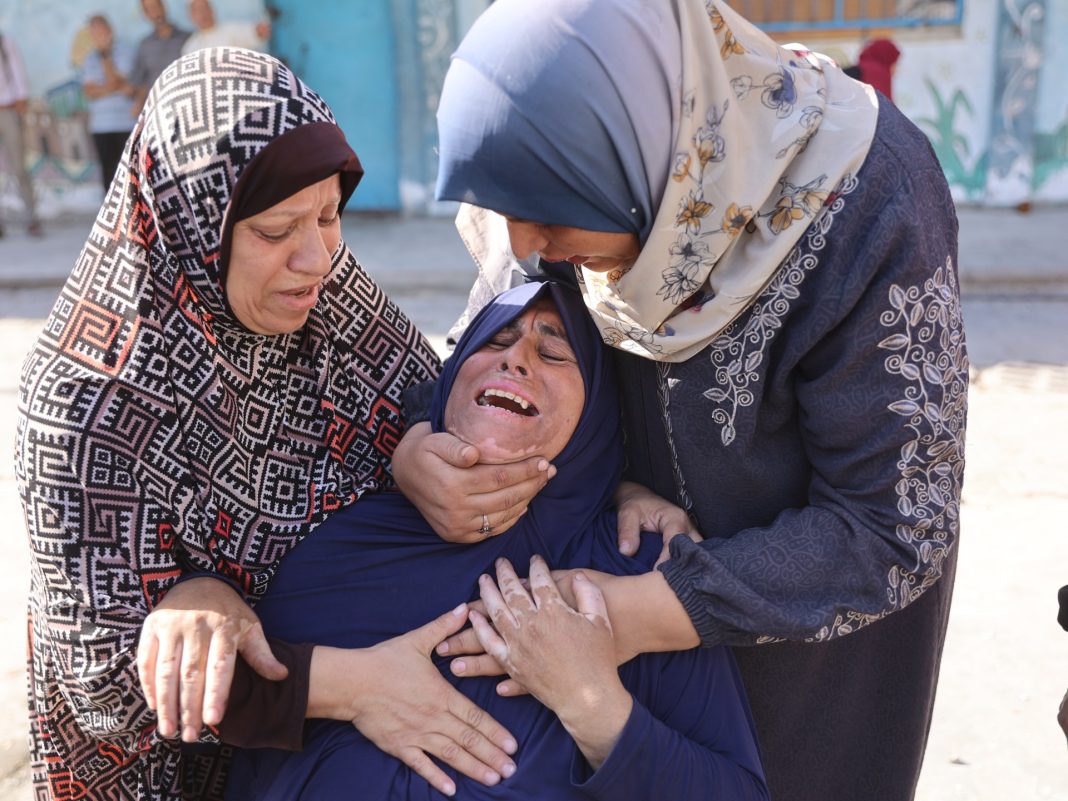 Fotos: Mortal ataque israelí mata a palestinos desplazados en Gaza
