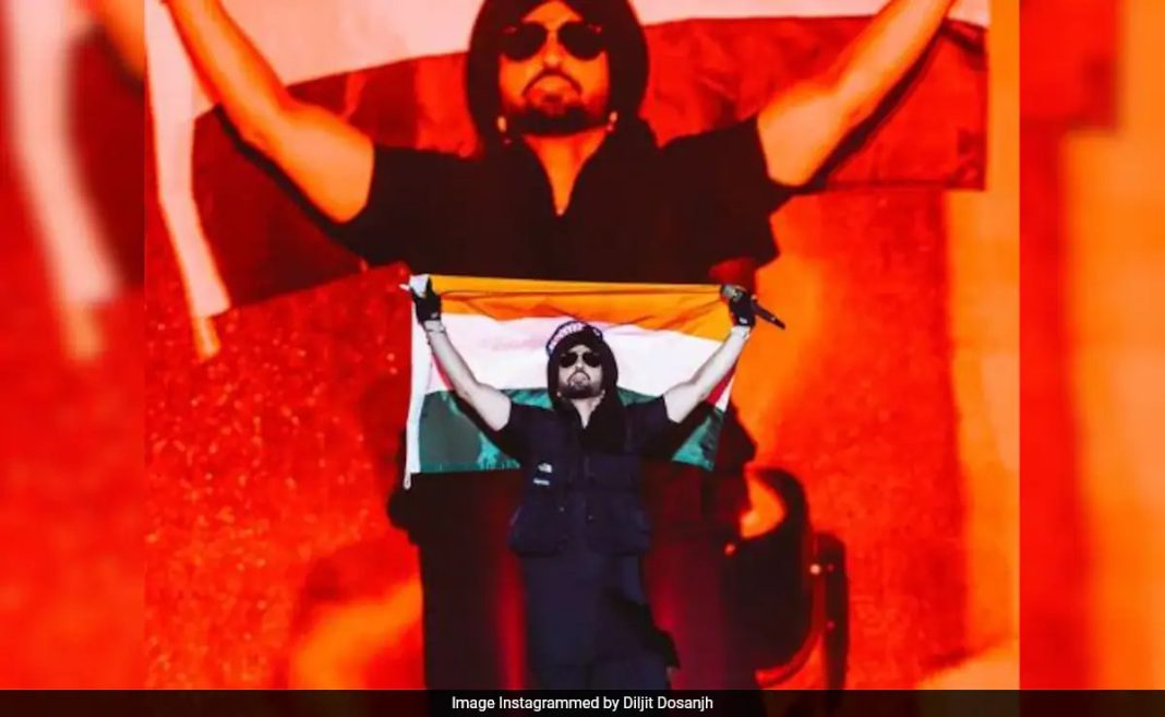 Gira de Dil-Luminati: Diljit Dosanjh ondea la bandera india en el concierto de Delhi. Mirar
