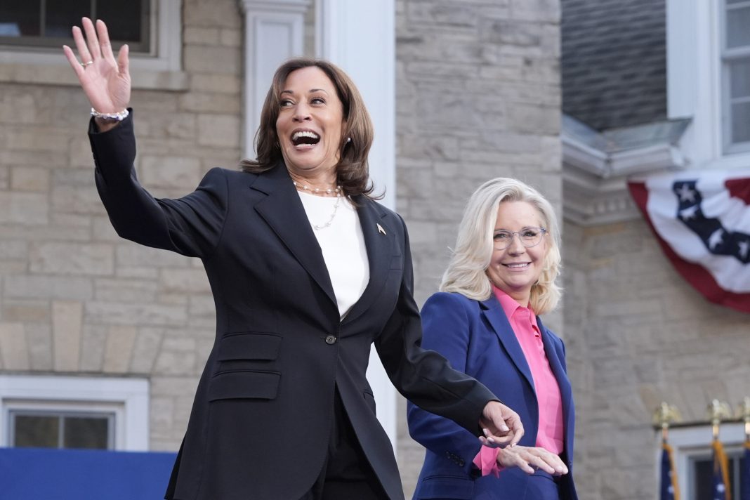 Harris hace campaña con Liz Cheney en el lugar de nacimiento del Partido Republicano mientras Trump se manifiesta en Michigan - The Michigan Chronicle
