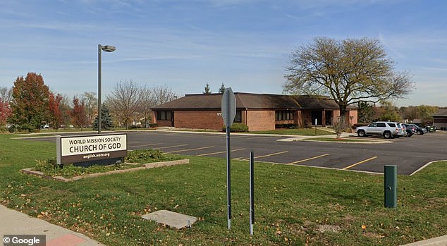 Ramón Ochoa García supuestamente estuvo grabando a mujeres y niñas menores de edad dentro del baño de la Iglesia Sociedad Misionera Mundial en Bloomingdale, Illinois, desde agosto. Presuntamente grabó 41 vídeos entre el 1 de agosto y el 5 de octubre, en los que aparecen 24 víctimas, incluidas dos niñas.