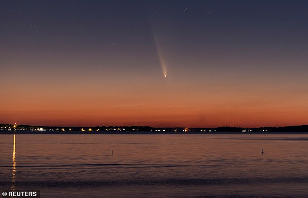 Un cometa único en la vida, apodado A3, fue visto haciendo su viaje a través de los cielos de Carolina del Sur y capturado en imágenes mágicas.