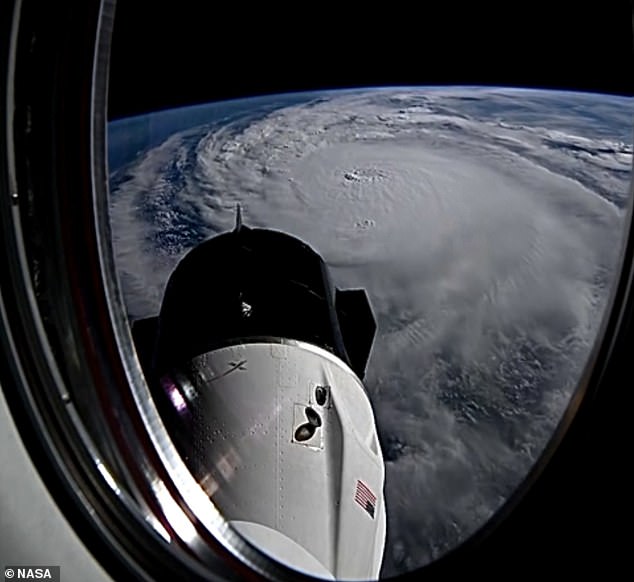 Las imágenes, filmadas por un astronauta, ilustran el enorme tamaño del huracán a medida que avanza hacia la costa de Estados Unidos, amenazando con un impacto directo, una vez cada siglo, en Tampa y San Petersburgo, en Florida.