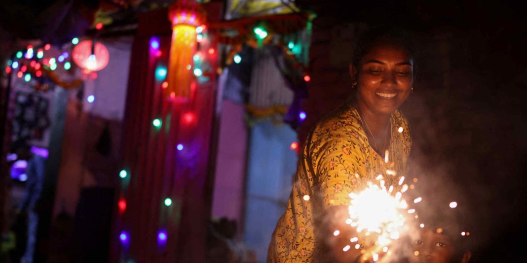 India celebra Diwali, los aranceles de la UE a los vehículos eléctricos de China y las ganancias de Japón
