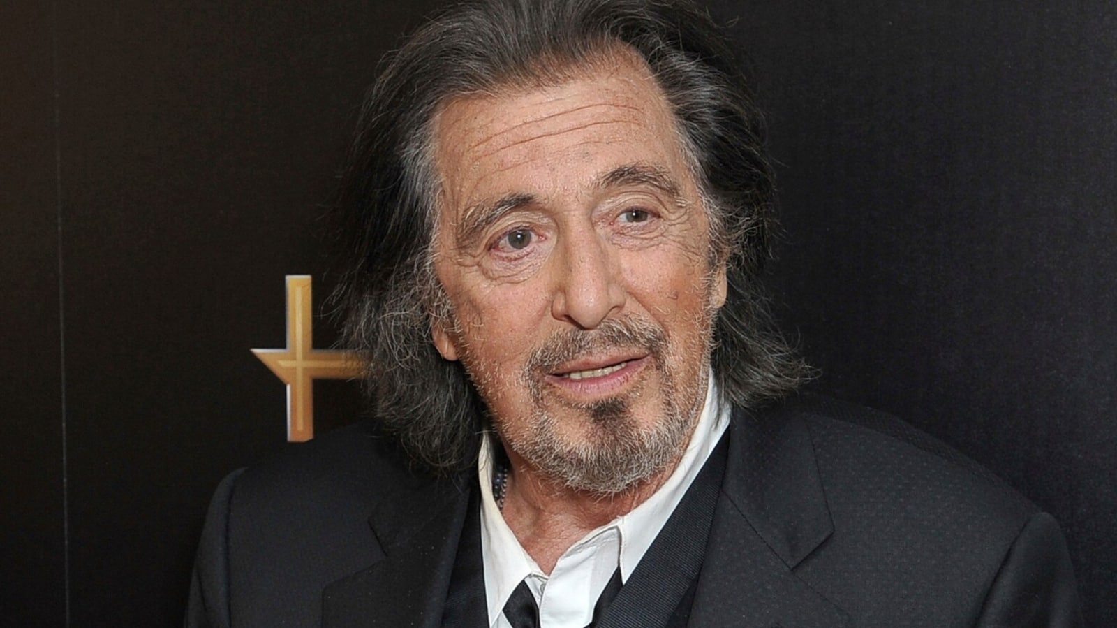 Internet llama a Al Pacino 'padre del año' después de que revela que su hijo de 16 meses 'le envía mensajes de texto de vez en cuando'
