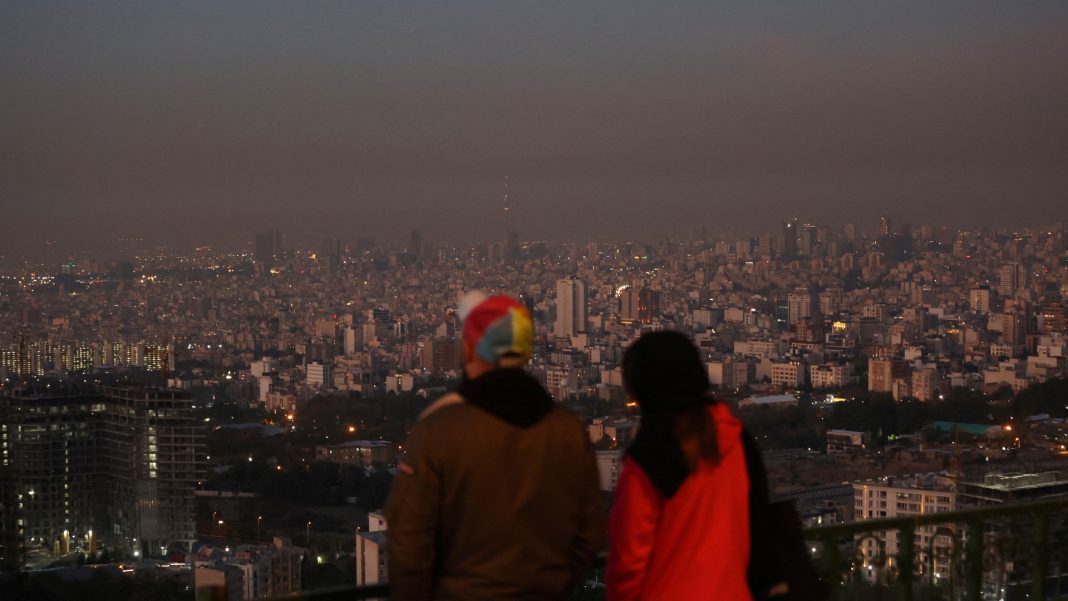 Israel lanza ataque contra Irán y se escuchan explosiones en Teherán
